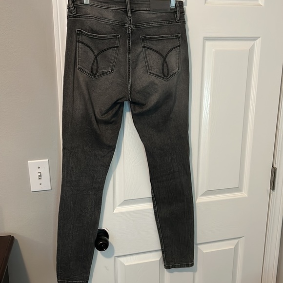 Calvin Klein size 28 mid rise Jegging - Picture 8 of 12
